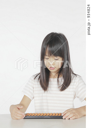 934824
