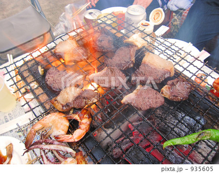 熊肉のバーベキュー 935605
