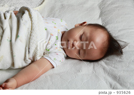 昼寝する赤ちゃん 935626