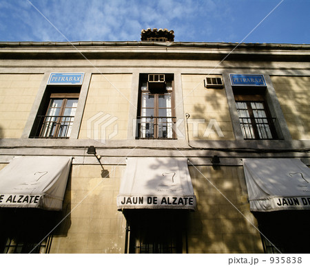 スペイン・マドリードのレストラン外観 スペイン・マドリードのレストラン外観 935838