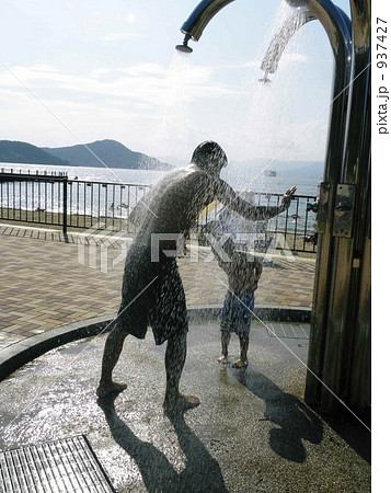 海水浴後のシャワー 海水浴後のシャワー 937427