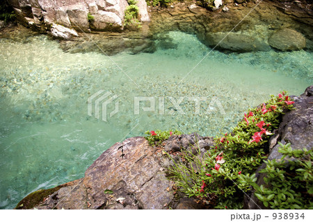 エメラルドグリーンの川 938934