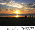 夕日に映えるシルエット 945377