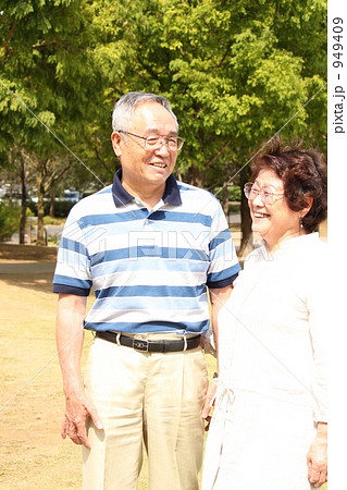 シニア夫婦 949409