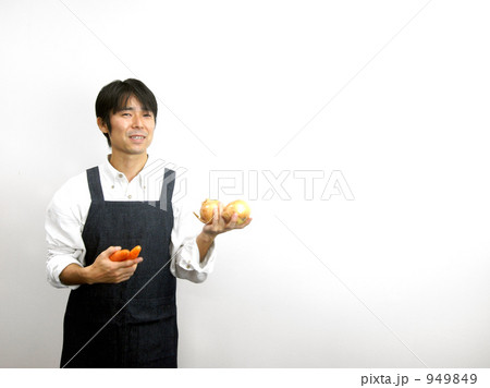 料理の準備をする男性 949849