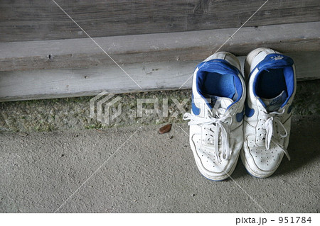 忘れられたスニーカー 951784