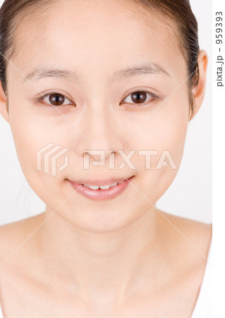 ベースメイクをした女性 959393