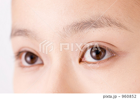 若い女性の眼 960852