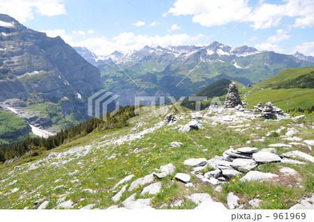 クライネシャイディックのハイキングコースから見たアルプスの山々 961969