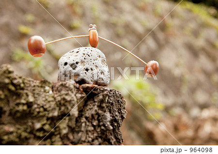 団栗で作ったヤジロベエ 964098