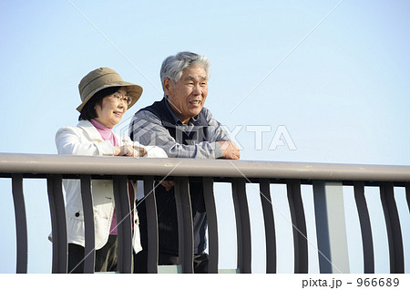初老の夫婦 966689