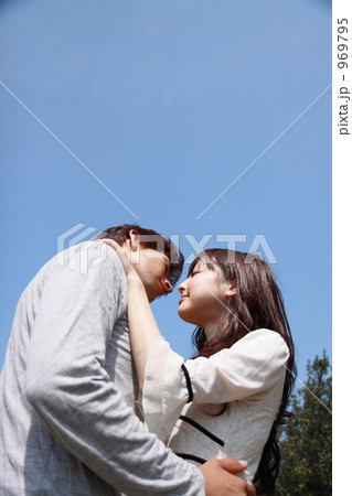 キスする二人 キスする二人 969795