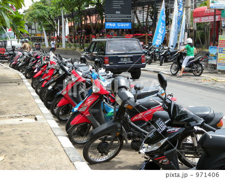 整列しているバイク 971406