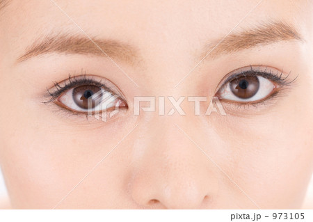 若い女性の眼 973105