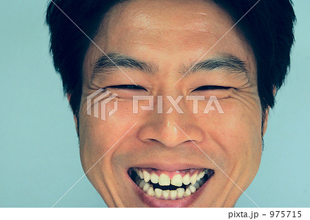 笑う男性 笑う男性 975715