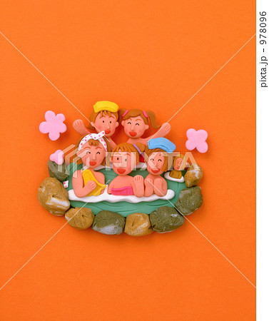 露天風呂の若い女性達 978096