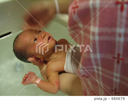 赤ちゃん　産湯 980679