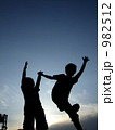 兄弟のシルエット 982512