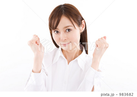 ガッツポーズをする若い女性 983682