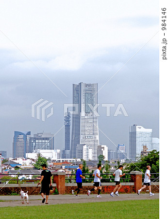 公園のジョギング風景 984146