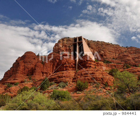 セドナの岩山に建つ聖なる教会。 セドナの岩山に建つ聖なる教会。 984441