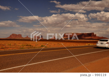 青い空と茶色い岩のコントラストがキレイ。 990119