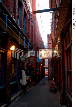 バンクーバーの中華街。路地裏の風景。 990123