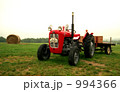 トラクターと牧草 994366