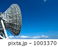 宇宙からの電波を受ける電波望遠鏡 1003370