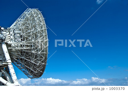 宇宙からの電波を受ける電波望遠鏡 宇宙からの電波を受ける電波望遠鏡 1003370