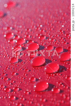 車のボディの水滴 1004214