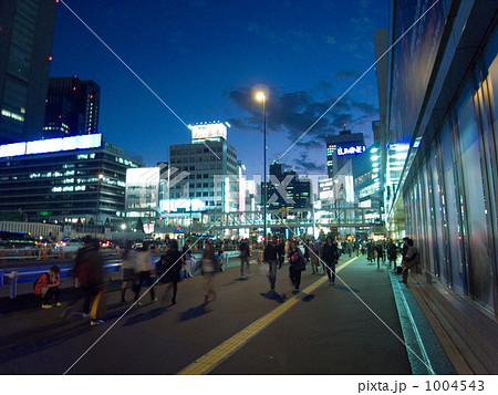 新宿の町並み 夜 の写真素材
