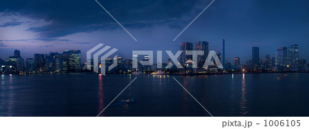 高層ビルのある夜景 高層ビルのある夜景 1006105