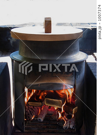 かまどで炊く御飯-1 かまどで炊く御飯-1 1007374