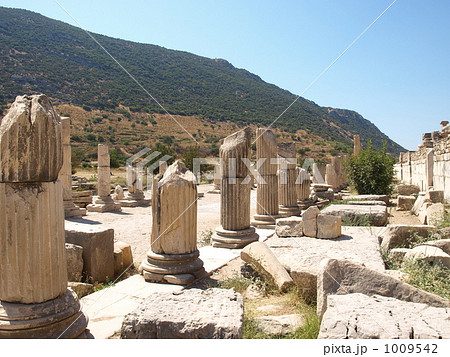 「エフェソス（エフェス）遺跡」の「バシリカ」（トルコ） 1009542