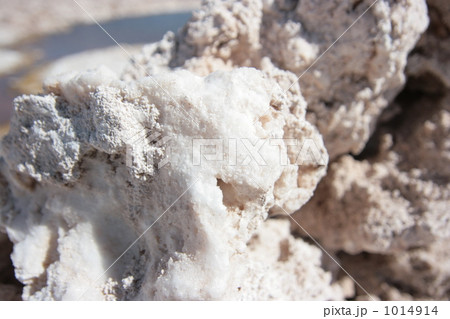 アタカマ塩湖の岩塩 1014914