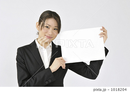 ホワイトボードを持つOL 1018204