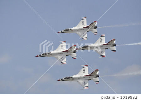 アメリカ空軍サンダーバーズのアクロバット飛行 アメリカ空軍サンダーバーズのアクロバット飛行 1019932