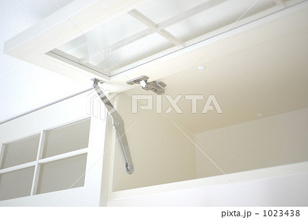 吊り戸棚2 1023438