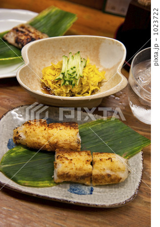 きりたんぽと菊の花のおひたし 1023722