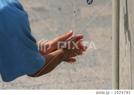 子供の手洗い 1024785
