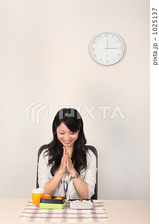 1025137