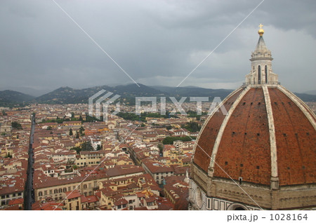 フィレンツェ ジョットの鐘楼からのフィレンツェの町並み フィレンツェ ジョットの鐘楼からのフィレンツェの町並み 1028164