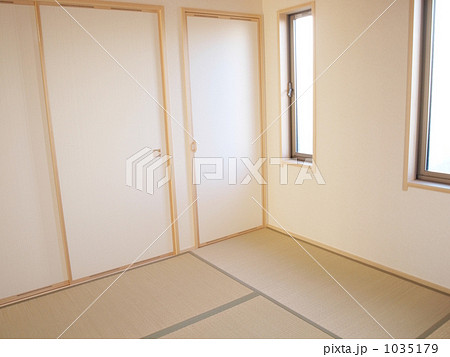 シンプル和室_窓 1035179