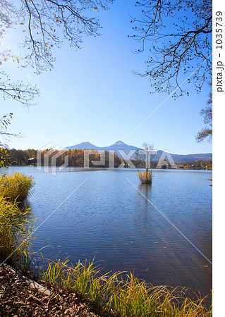 曽原湖と磐梯山（秋） 1035739