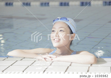 スイミング　女 若い女性 スイミング 水泳の写真素材 [1036982] - PIXTA