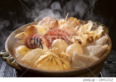 土鍋で煮込む色々なおでん 1041212