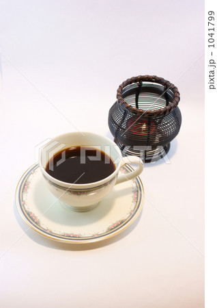 コーヒーカップとアロマキャンドル 1041799