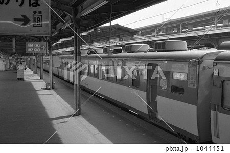 絵葉書　汽車の旅　５枚　袋付　戦前　鉄道省　食堂車　車内　上野駅　女優　踏切 絵葉書 汽車の旅 5枚 袋付 戦前 鉄道省 食堂車 車内 上野駅