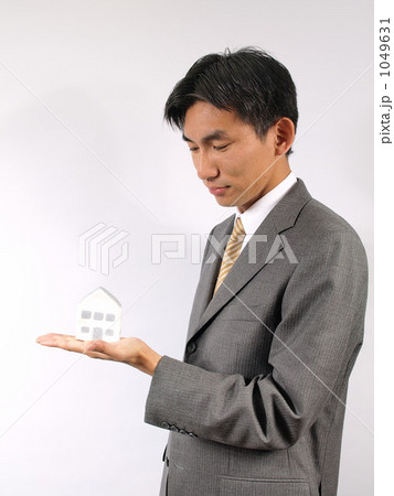 家とビジネスマン 家とビジネスマン 1049631